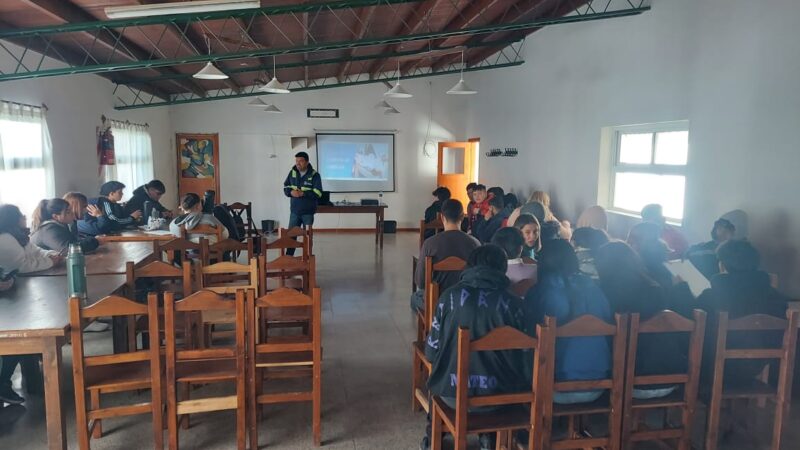 Se desarrollaron charlas para principiantes en escuelas de las diferentes localidades del distrito