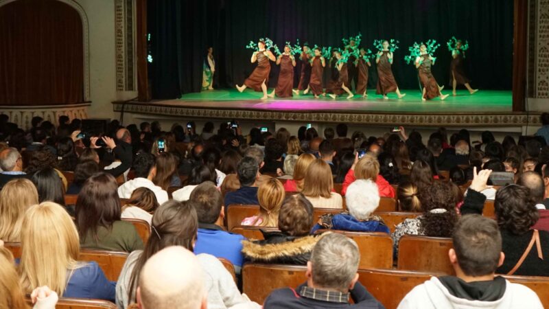 Con la fantasía de un “Bosque Encantado”, la Escuela de Danzas Clásicas vivió su gala de fin de año