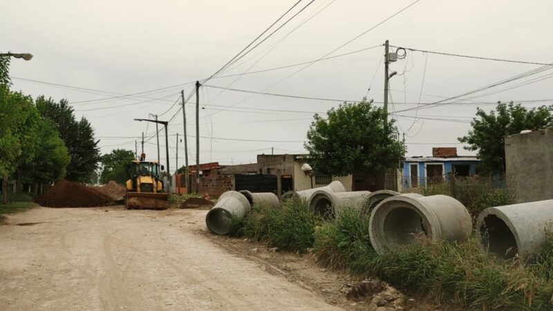 Con fondos municipales, avanza obra de pluviales que será “una solución histórica” para un barrio necochense